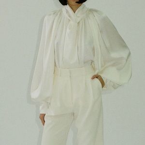 A.W.A.K.E MODE
Blouse à Noeud